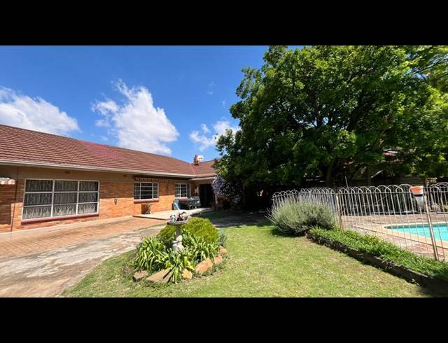 6 BEDROOM HOUSE FOR SALE IN BOKSBURG WEST